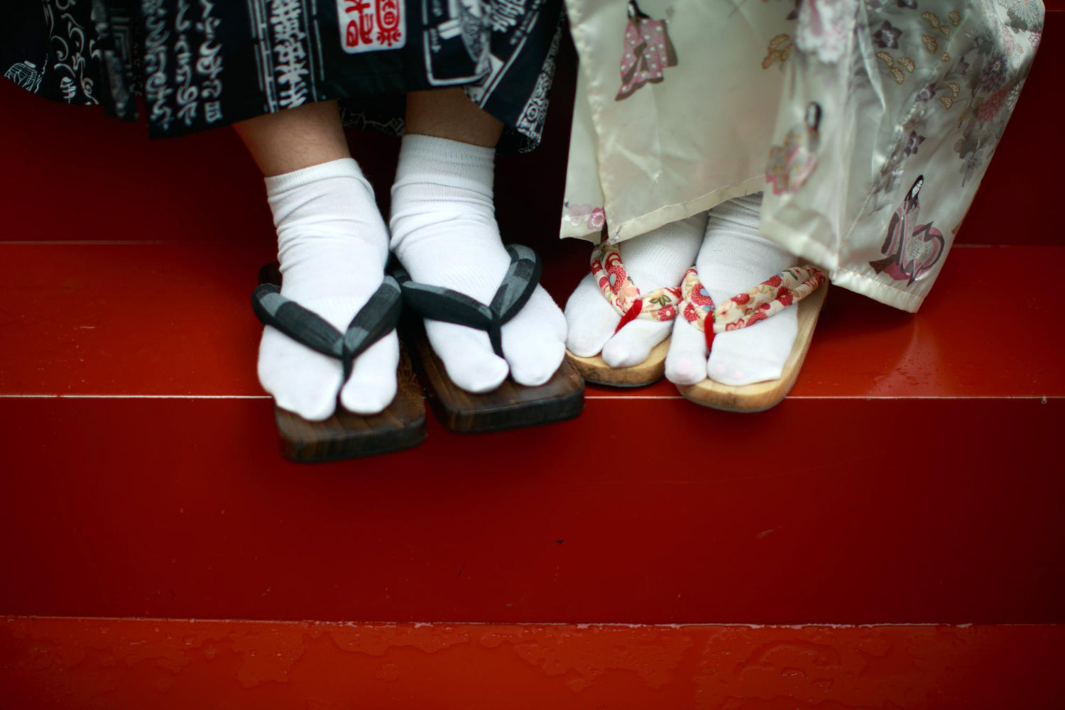Two people in yukata wearing geta over white tabi socks