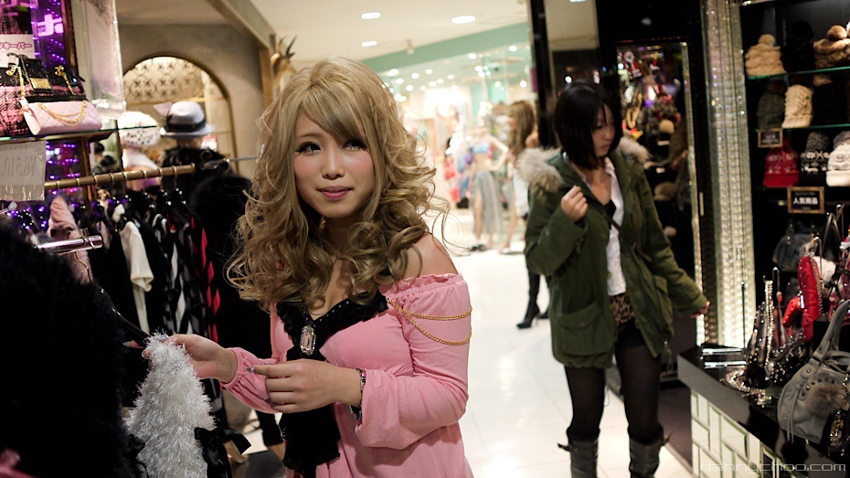 Pale-skinned gyaru shopper with blonde curls browsing accessories in a Shibuya store