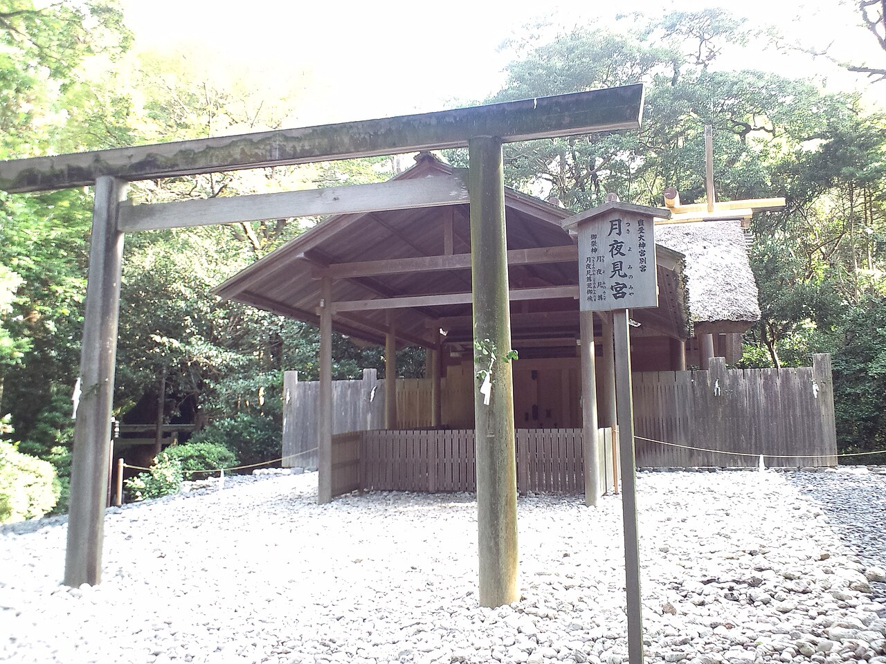 Wooden torii and thatched sanctuary of Tsukiyomi no miya at the Outer Shrine of Ise, with a signboard reading 月夜見宮